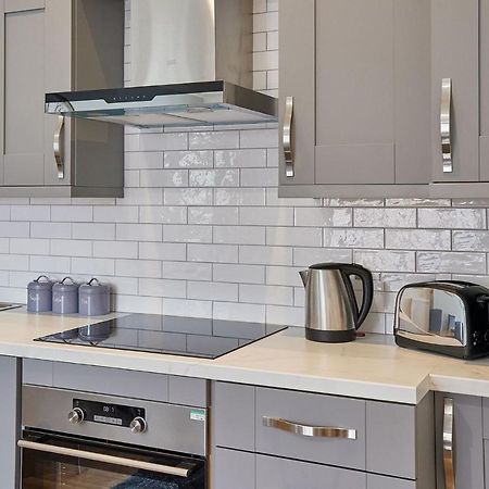 Apartment 3, Khyber Lodge Apartments Уитби Екстериор снимка