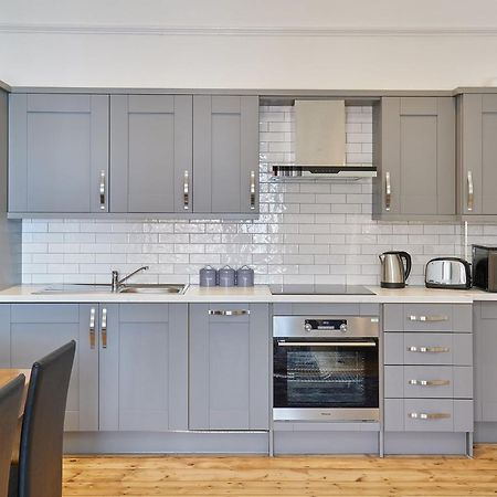 Apartment 3, Khyber Lodge Apartments Уитби Екстериор снимка