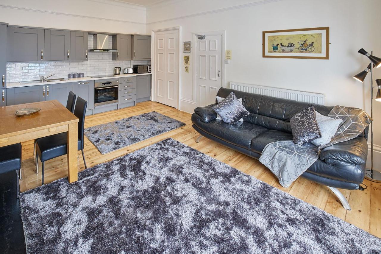 Apartment 3, Khyber Lodge Apartments Уитби Екстериор снимка