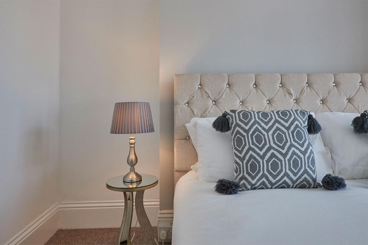 Apartment 3, Khyber Lodge Apartments Уитби Екстериор снимка